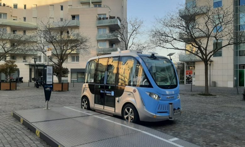 Micro-ônibus elétrico já está operando em Paris