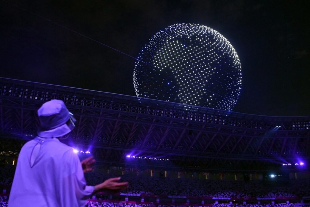 Entenda a tecnologia por trás do show de 1.824 drones na abertura das Olimpíadas
