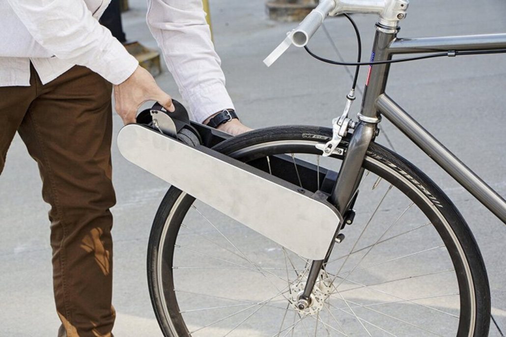 Americano desenvolve dispositivo portátil capaz de transformar qualquer bicicleta em bike elétrica