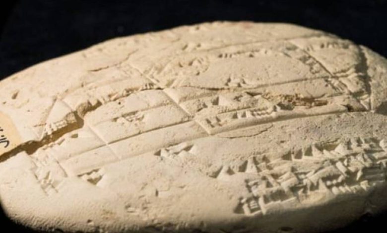 Cientistas encontram e desvendam pedra de 3700 anos com cálculos geométricos