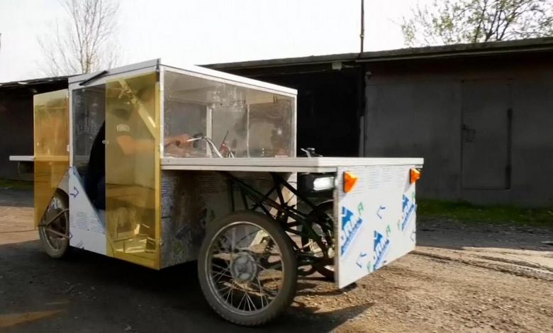 Jovem de 23 anos cria carro elétrico com painéis solares na Rússia