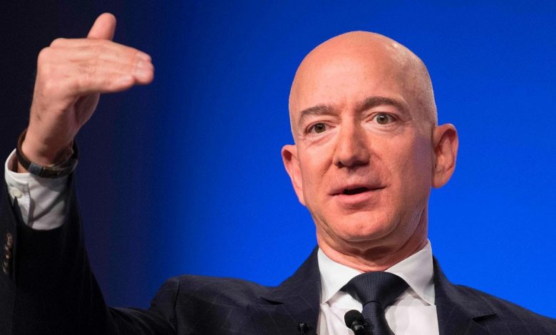 Jeff Bezos e outros bilionários investem em reprogramação biológica para rejuvenescer as pessoas